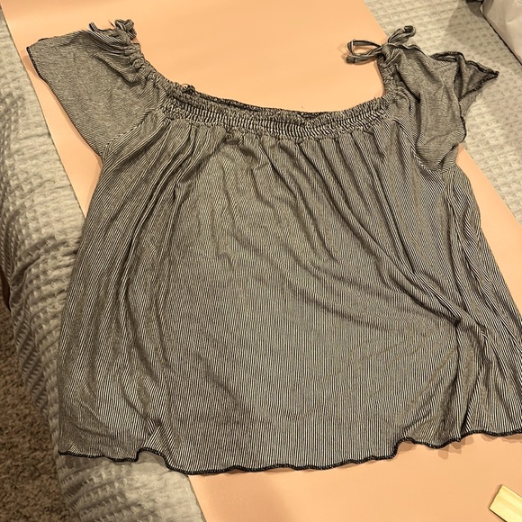 XL black and white tie shoulder top - Picture 2 of 6